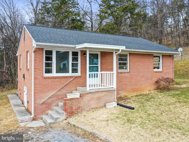 view of front of house featuring a front yard