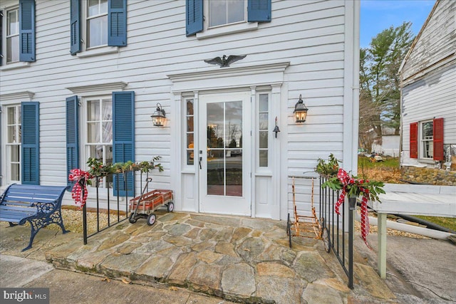 entrance to property featuring a patio area