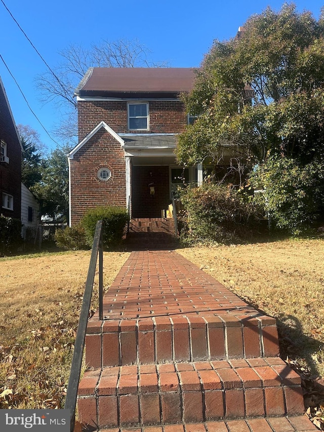 front of property featuring a front yard