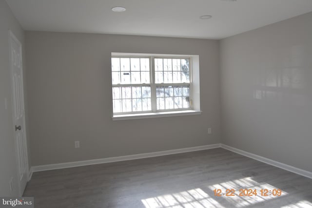 unfurnished room with dark hardwood / wood-style floors