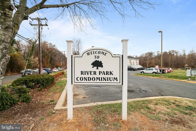 view of community / neighborhood sign