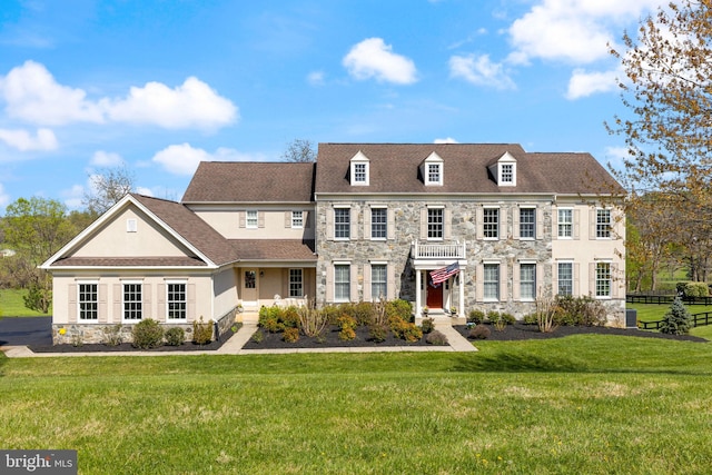 view of front of house with a front lawn