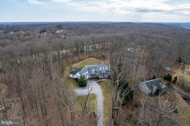 birds eye view of property featuring a wooded view