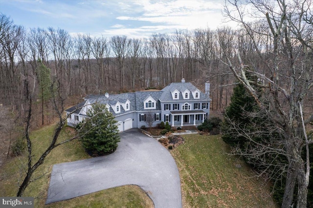 bird's eye view with a wooded view