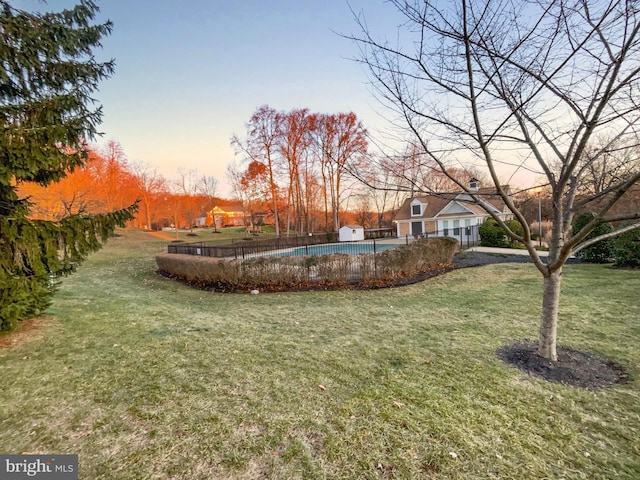 view of yard at dusk