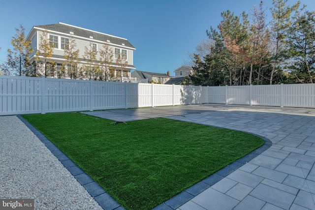 view of yard featuring a patio