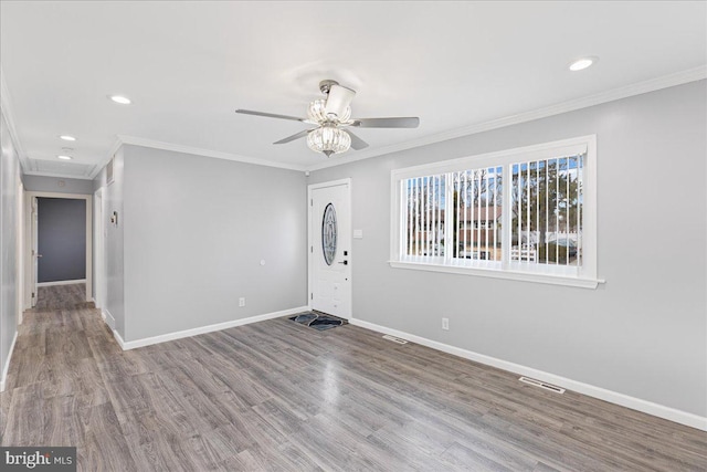 foyer entrance with crown molding, light hardwood / wood-style floors, and ceiling fan