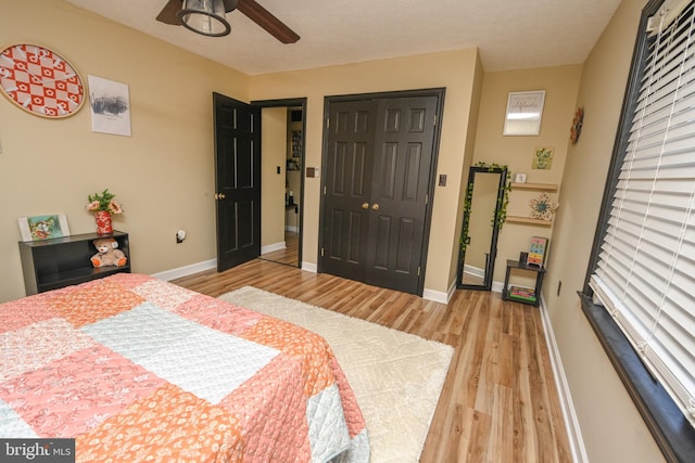 bedroom featuring ceiling fan, a closet, a textured ceiling, and light hardwood / wood-style flooring