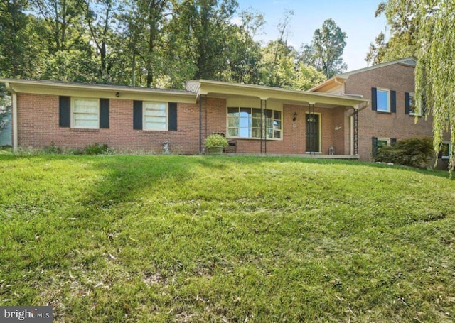 view of front of property with a front yard