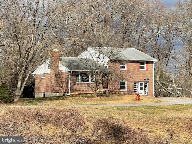 view of front of house with a front yard