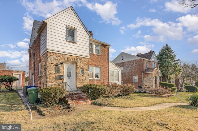 view of front property featuring a front yard