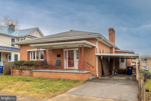 view of front facade featuring a carport