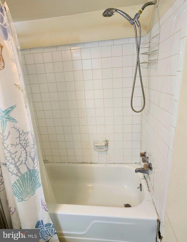 bathroom featuring shower / tub combo with curtain