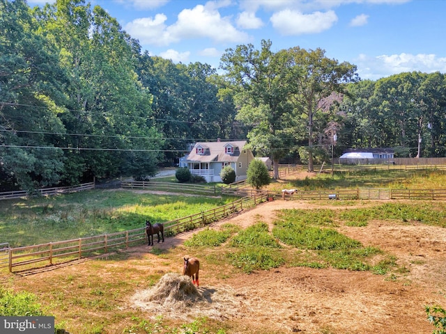 view of yard featuring a rural view