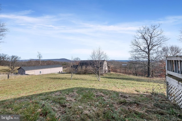 view of yard featuring a rural view