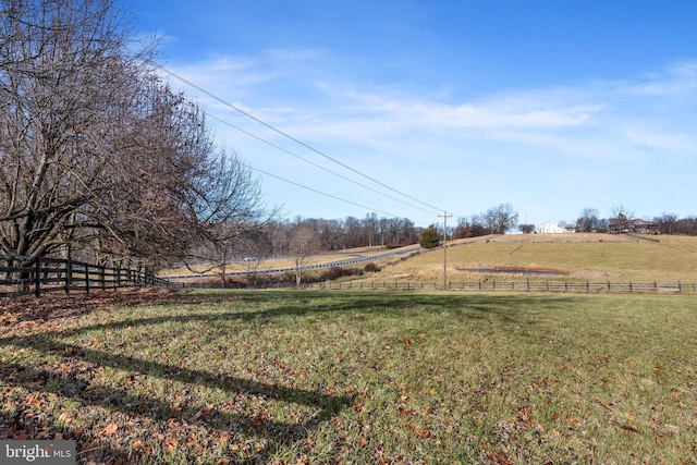 view of yard featuring a rural view