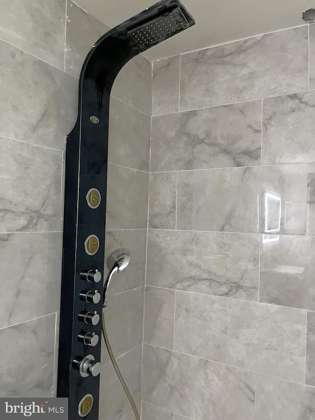 details with a tile shower