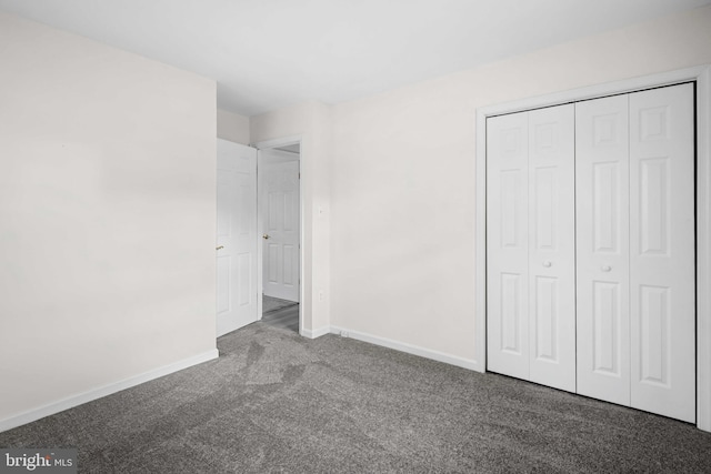 unfurnished bedroom featuring carpet flooring and a closet