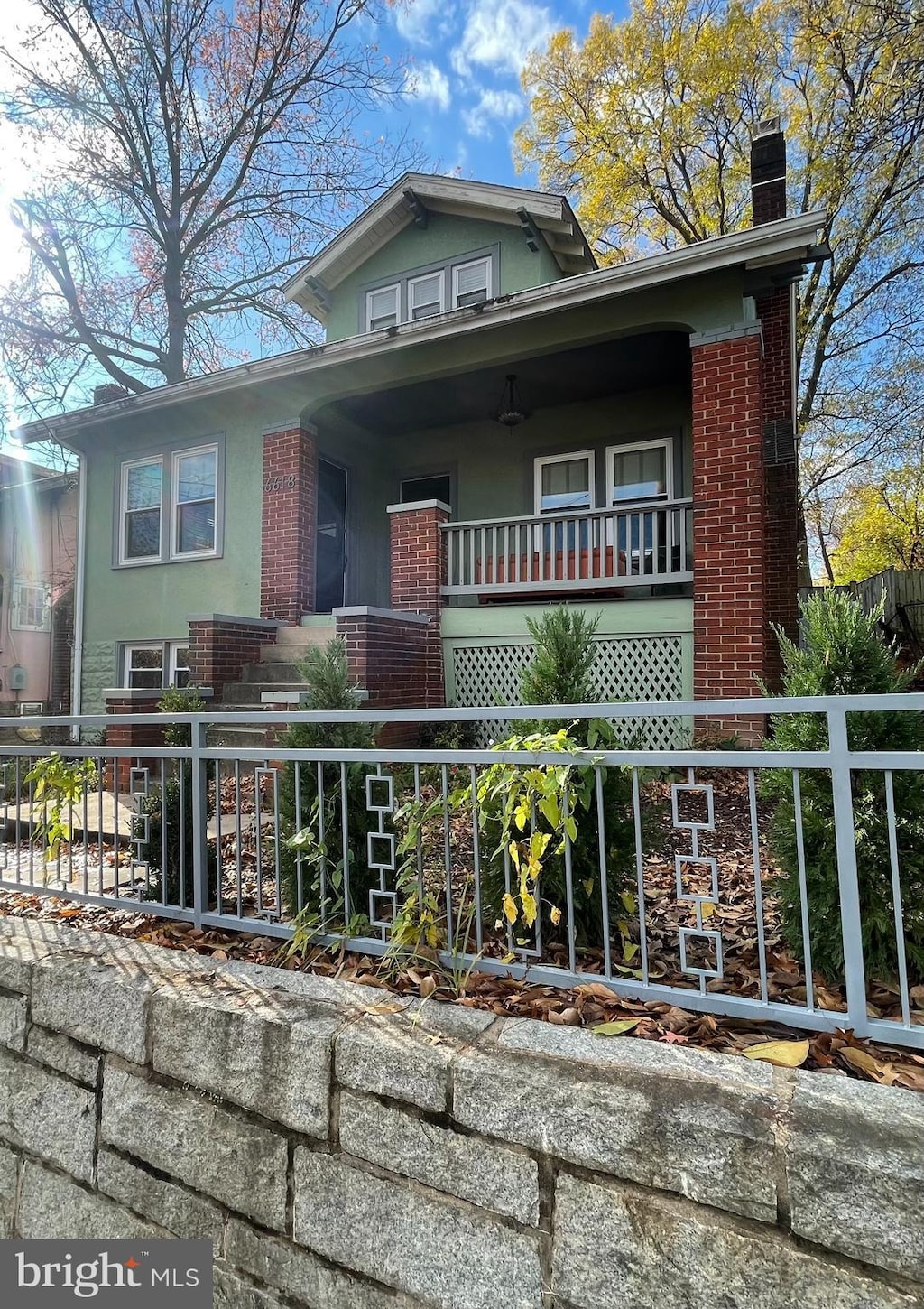 view of front of property with covered porch