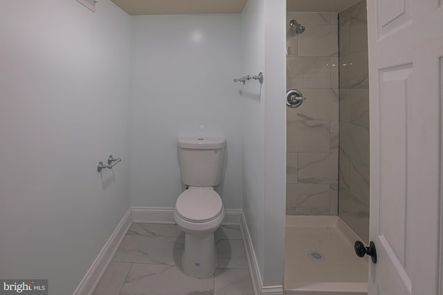 bathroom featuring toilet and tiled shower