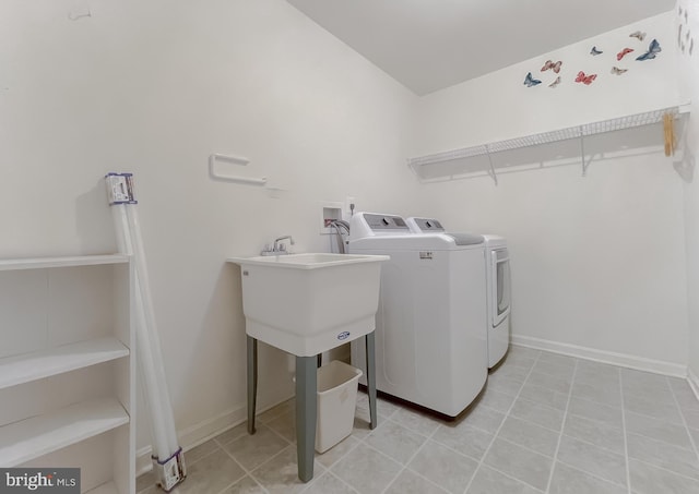 laundry room featuring light tile patterned floors and independent washer and dryer