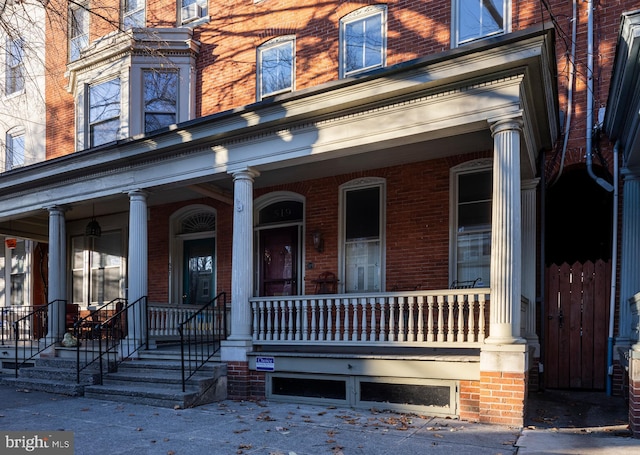 entrance to property featuring covered porch