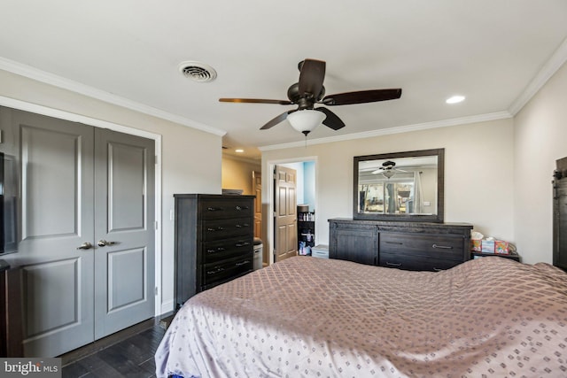 bedroom with a closet, dark hardwood / wood-style floors, ceiling fan, and crown molding