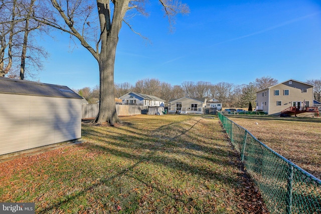 view of yard featuring a storage shed