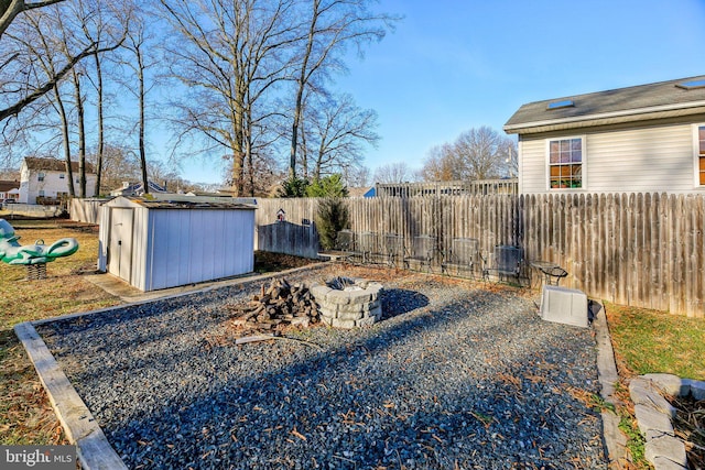 view of yard featuring a shed and an outdoor fire pit