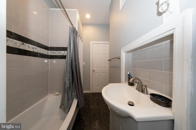 bathroom featuring shower / bathtub combination with curtain