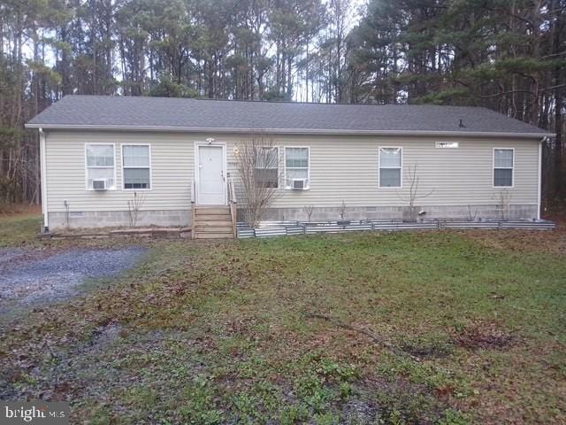 view of front of home with a front lawn