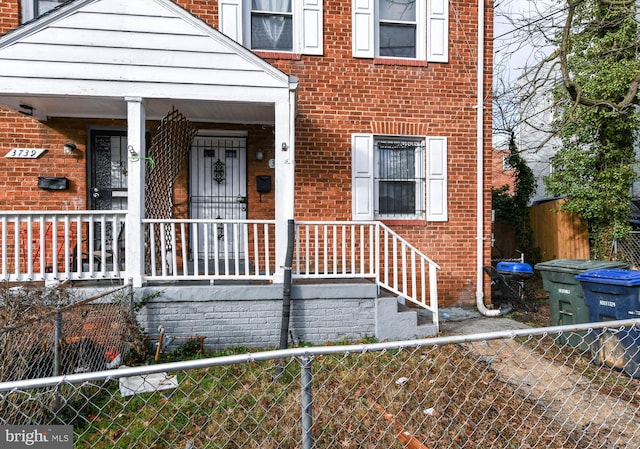 view of front of property featuring a porch