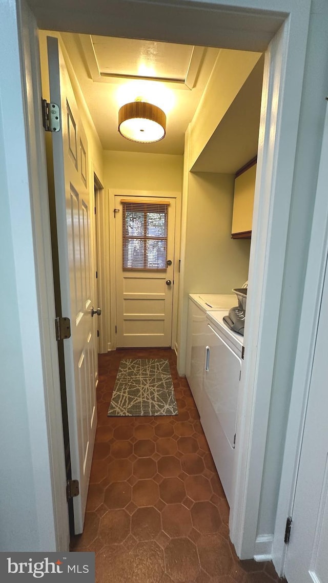 laundry room with washer and clothes dryer and cabinets