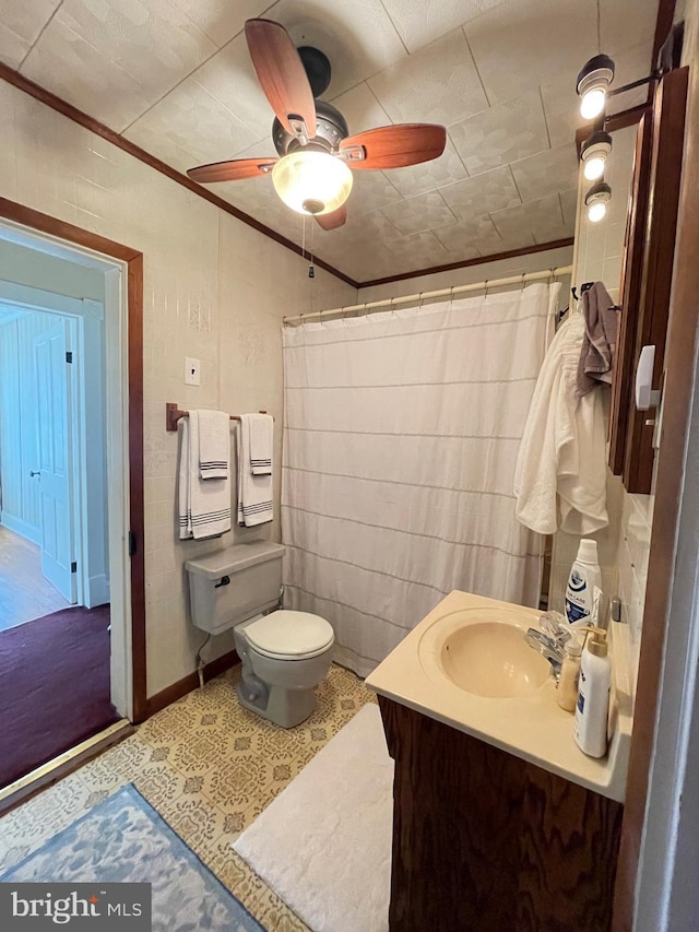 bathroom featuring a shower with curtain, vanity, toilet, and ornamental molding