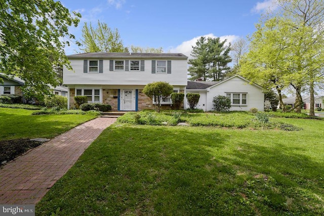 view of front of home featuring a front lawn