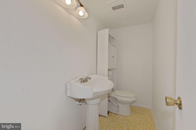 bathroom featuring toilet