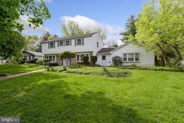 view of front of house featuring a front yard