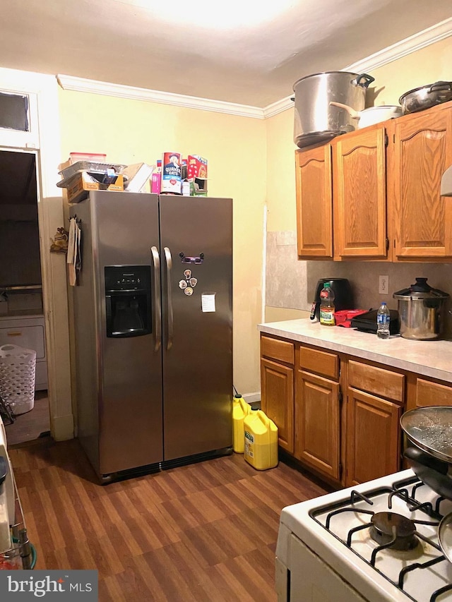 kitchen featuring dark hardwood / wood-style flooring, ornamental molding, stainless steel refrigerator with ice dispenser, and white range