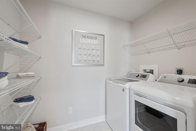 laundry room featuring light tile patterned flooring and independent washer and dryer