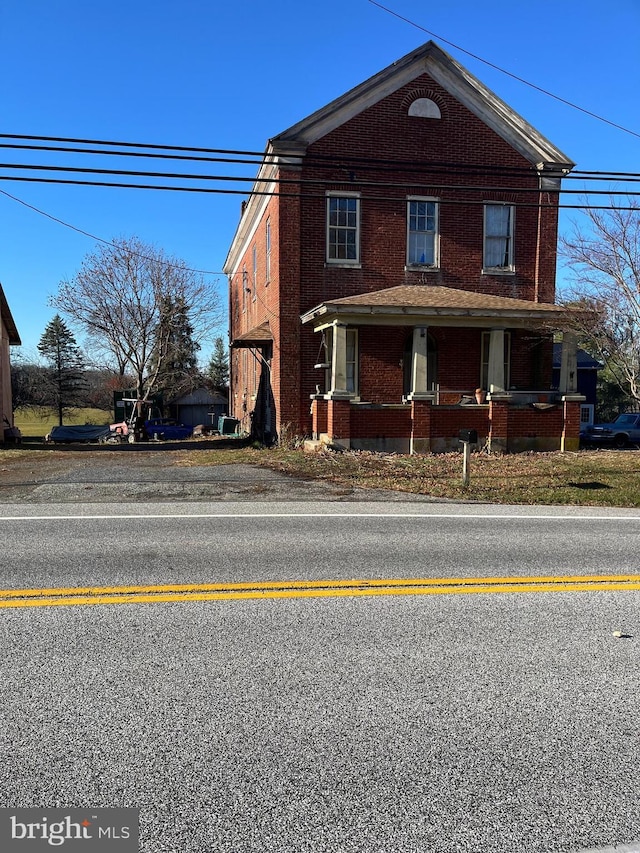 view of front of property featuring covered porch