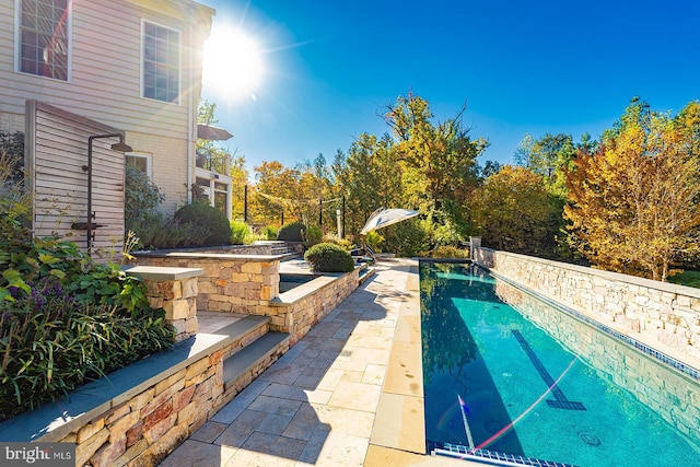 view of swimming pool