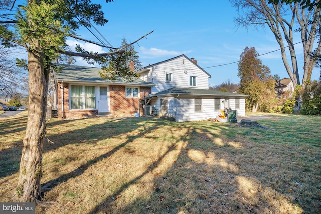 view of front of home with a front yard