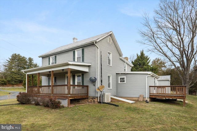 view of front of house with a porch and a front lawn