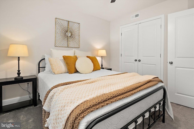 bedroom featuring ceiling fan, dark carpet, and a closet