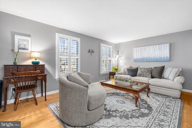 living area featuring light wood-type flooring and baseboards