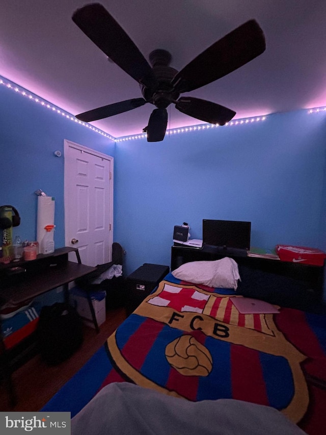 bedroom featuring ceiling fan