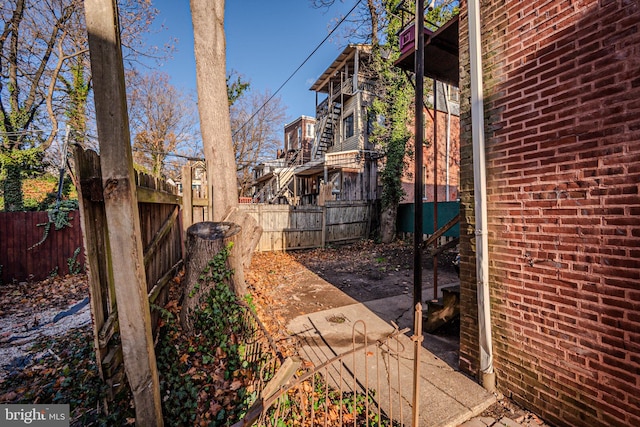 view of yard featuring a patio