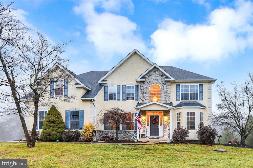 view of front of house with a front yard