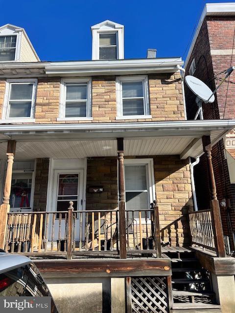 view of front of home with covered porch