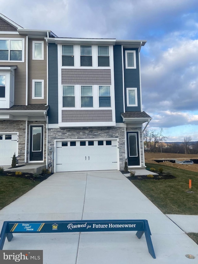 townhome / multi-family property featuring a garage